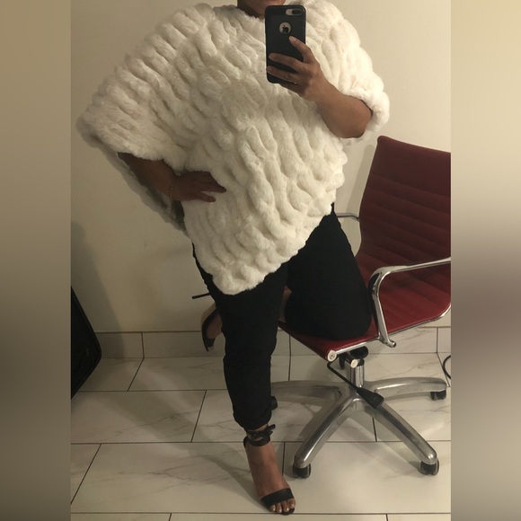 LA FIORENTINA FAUX FUR Cream PONCHO - Picture 4 of 4